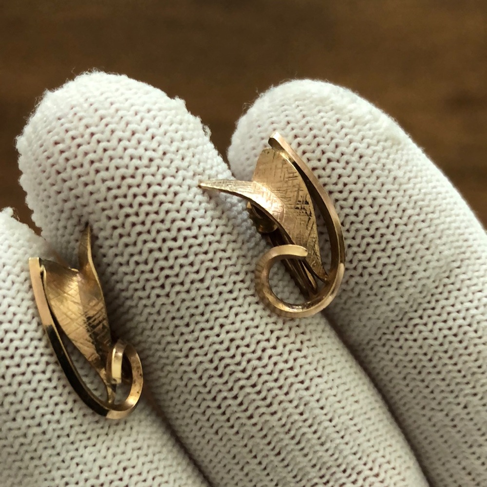 1/20 14Kt Gold Filled Screw-On Earrings